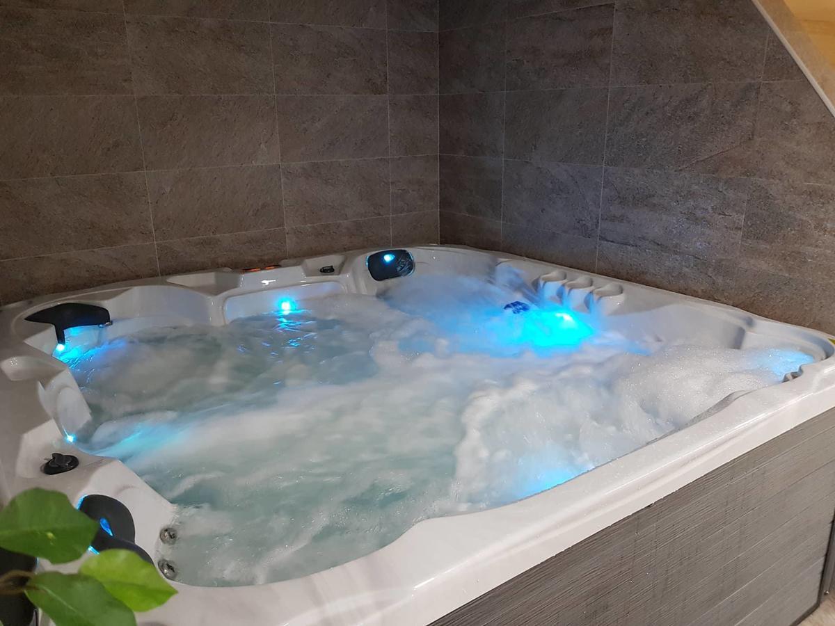 Statek 3 - Wellness & Spa Hotel Hluboka nad Vltavou Ngoại thất bức ảnh
